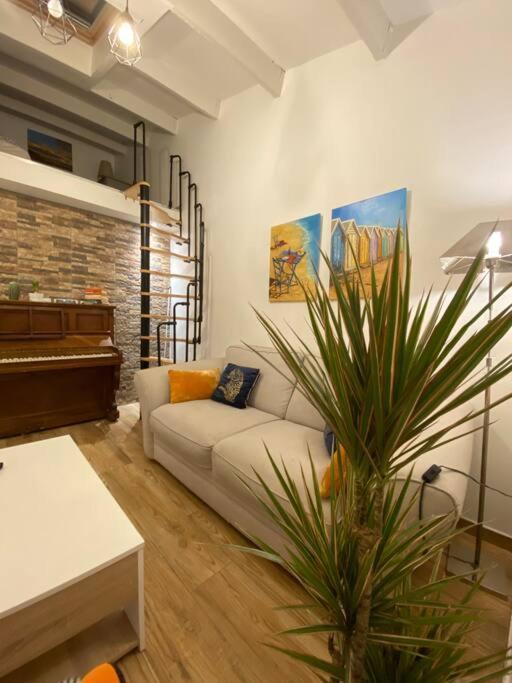 Charmante Maison Avec Exterieur A Deux Pas Des Remparts Holiday home Aigues-Mortes